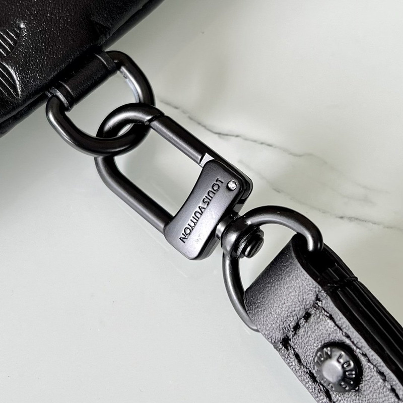 LV Pochette To-Go M8M81570