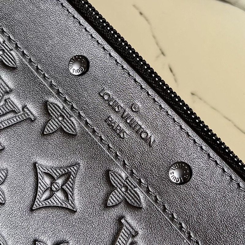 LV Pochette To-Go M8M81570