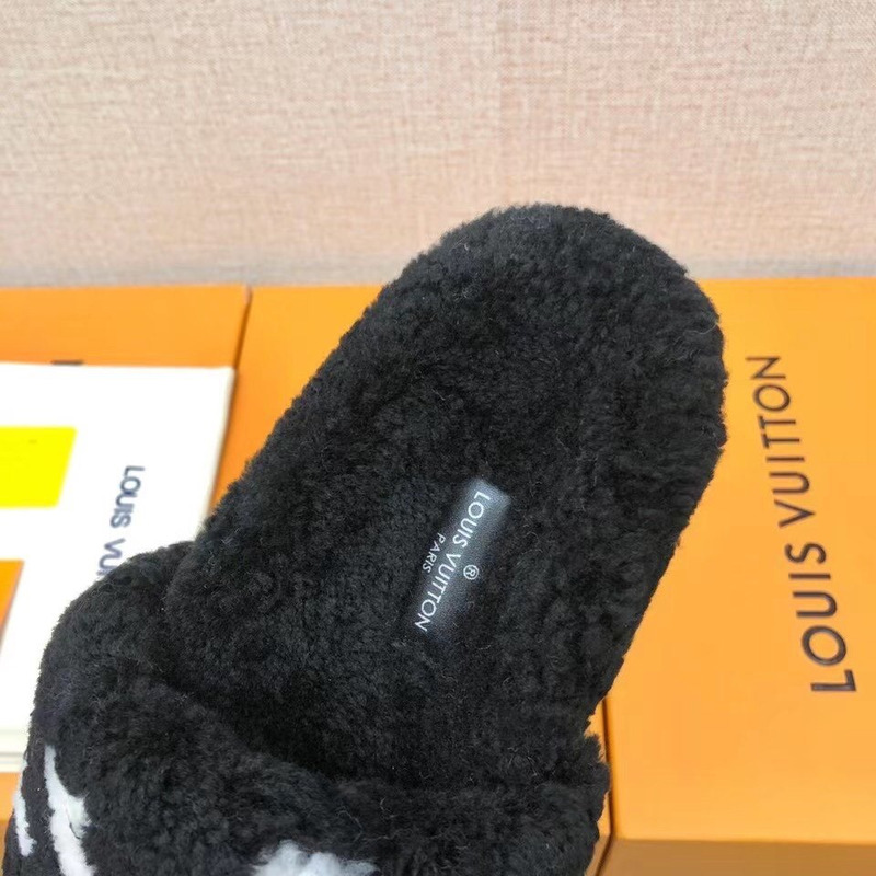 l**is V*t*n magnetic fluffy shearling slippers balck
