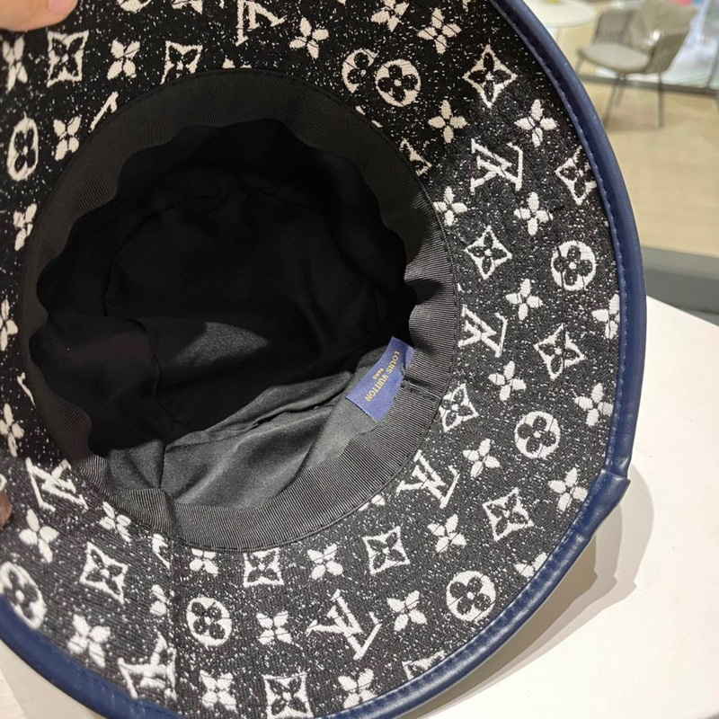 l**is V*t*n black fisherman hat