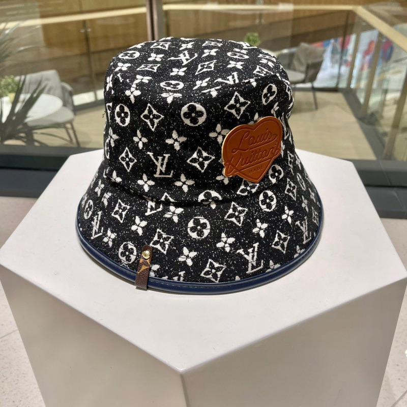 l**is V*t*n black fisherman hat