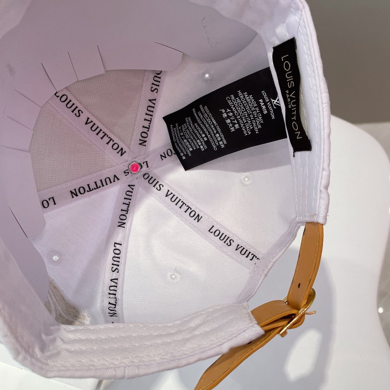 l**is V*t*n monogram print hat red white