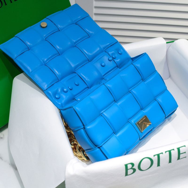 Bo*te*ga ve*ne*ta chain cassette 6688-1 bright blue