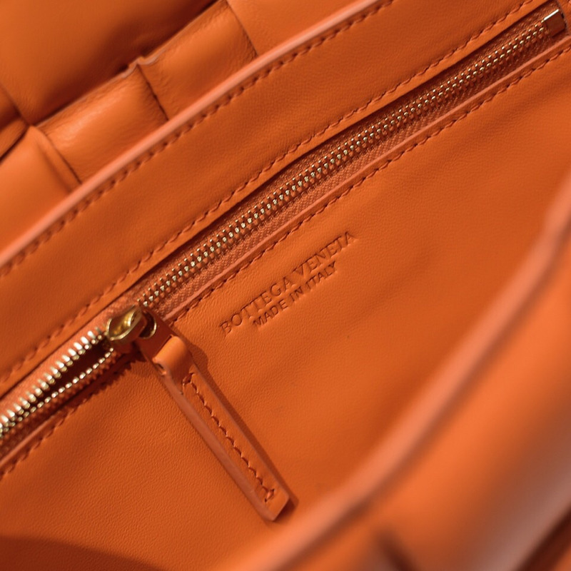 Bo*te*ga ve*ne*ta padded cassette leather shoulder bag orange