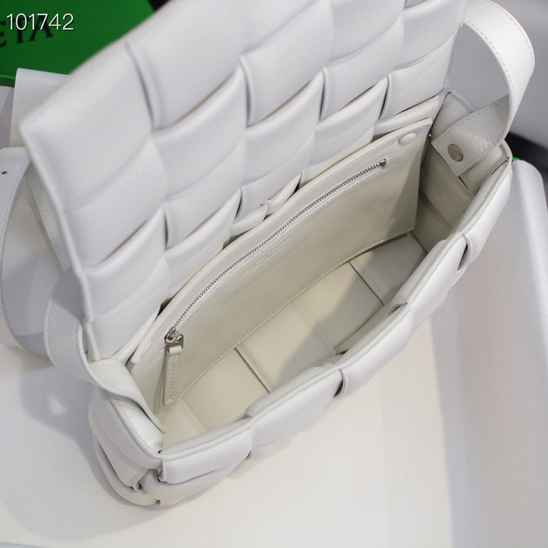 Bo*te*ga ve*ne*ta padded cassette leather shoulder bag white