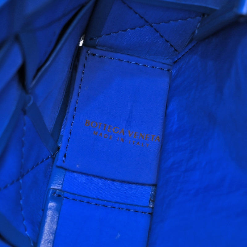 Bo*te*ga ve*ne*ta Bo*te*ga ve*ne*ta intrecciato paper cassette leather shoulder bag blue