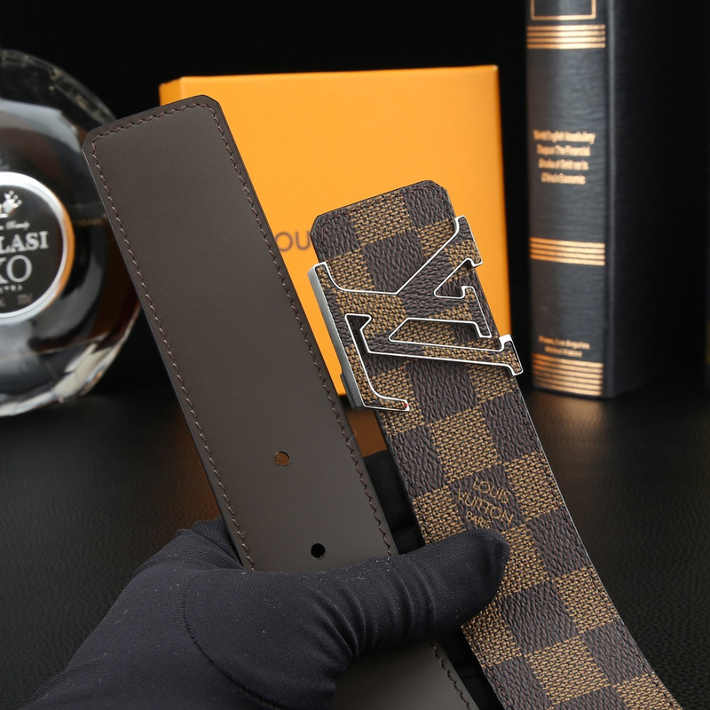 l**is V*t*n reversible brown