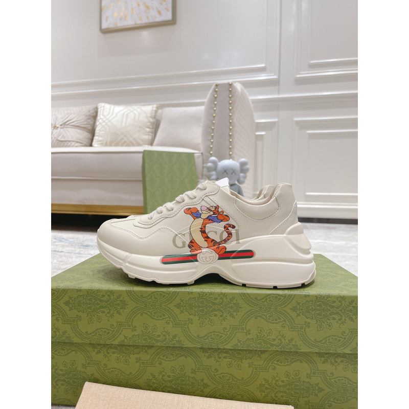 G*u*i tigger print sneaker white