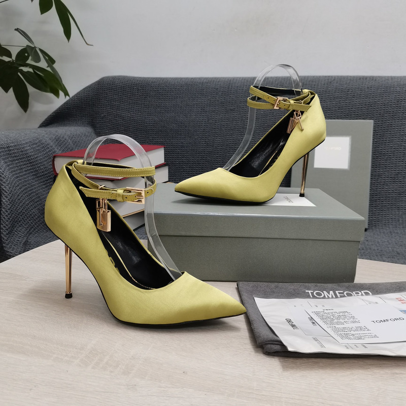 Tom Ford Padlock leather pumps in Yellow 10.5cm