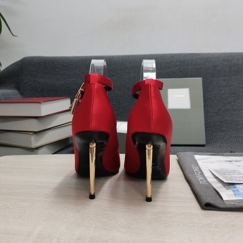 Tom Ford Padlock Leather pumps in Red