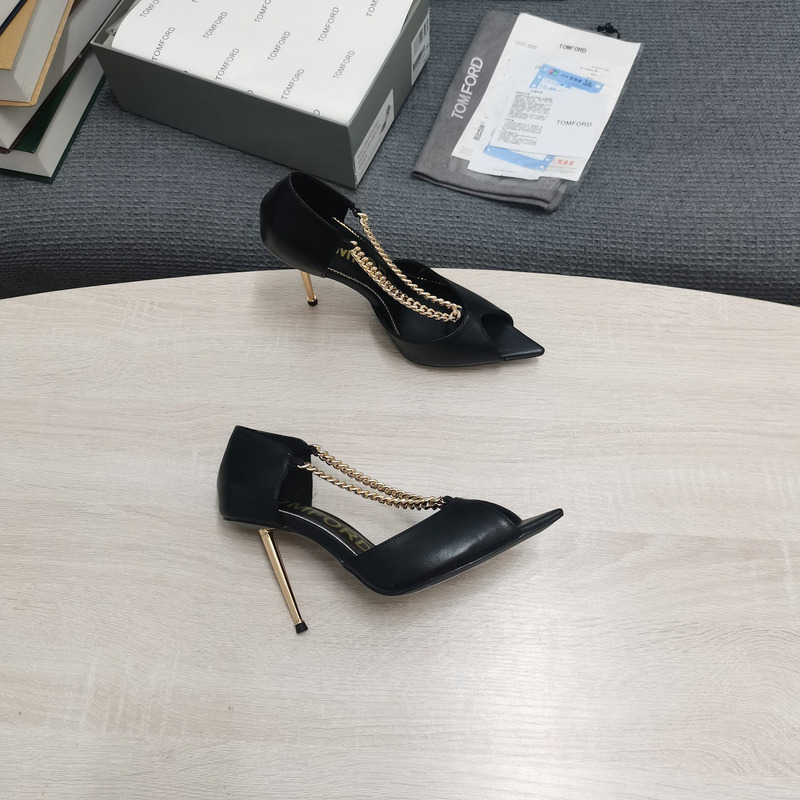 Tom Ford Wishbone Chain Peep-Toe Pumps in Black