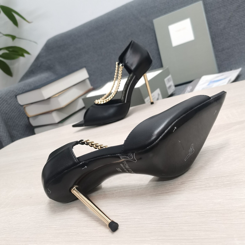 Tom Ford Wishbone Chain Peep-Toe Pumps in Black