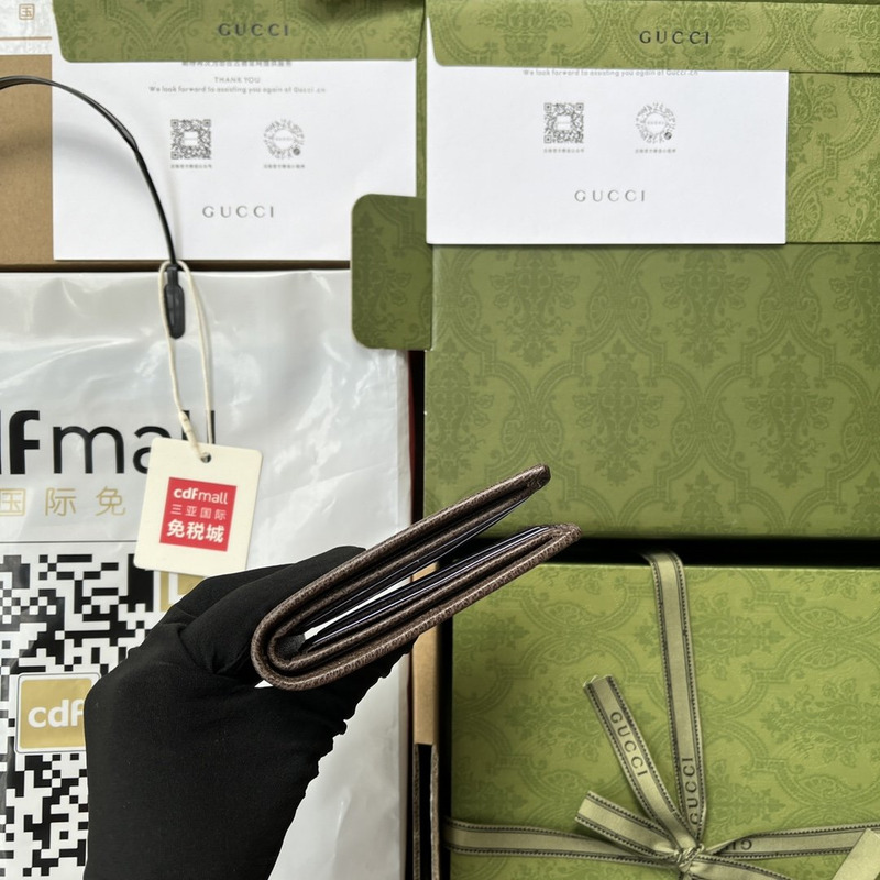 G*u*i tiger print wallet