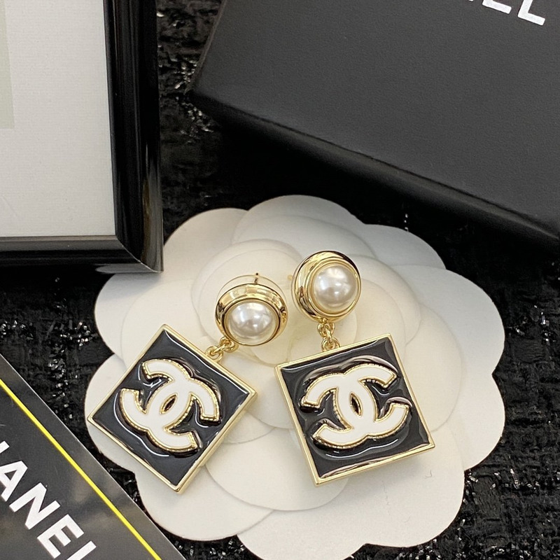Ch*el 22a cc logo earrings black and white