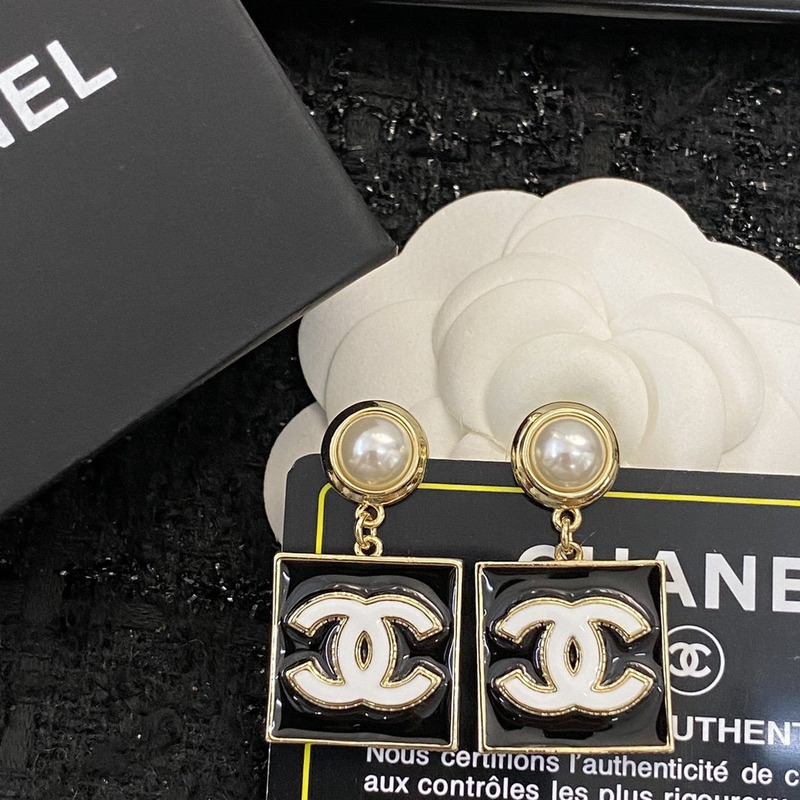 Ch*el 22a cc logo earrings black and white