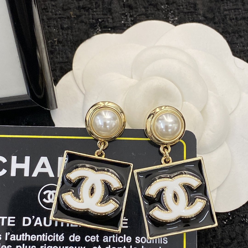Ch*el 22a cc logo earrings black and white