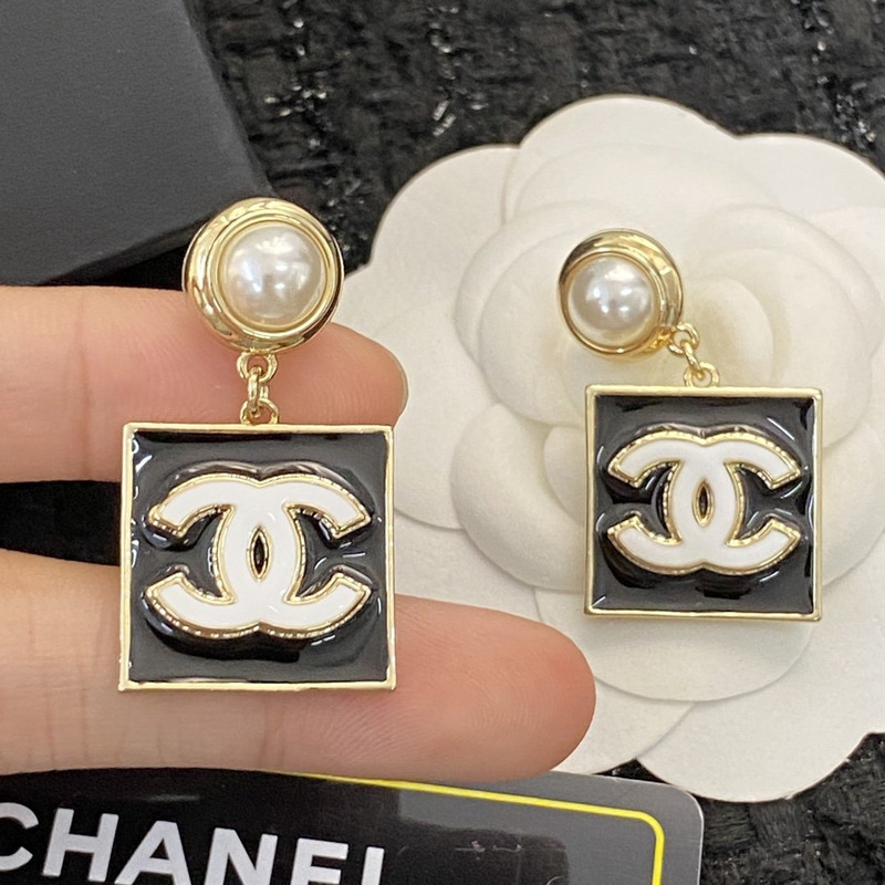 Ch*el 22a cc logo earrings black and white