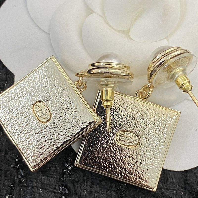 Ch*el 22a cc logo earrings black and white