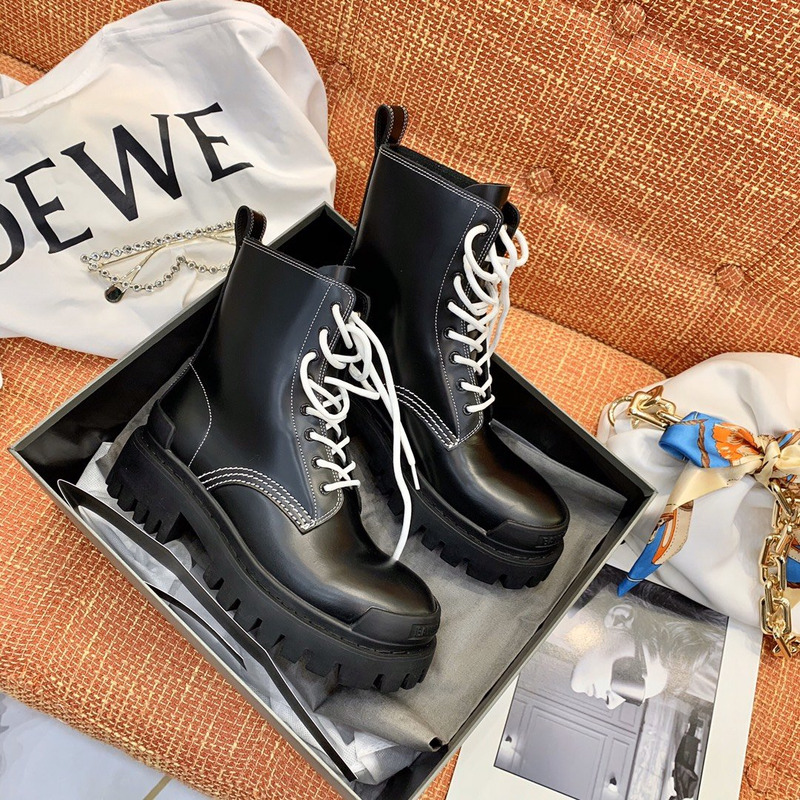 Ba*len*cia*ga wmns strike lace-up martin boots black/white