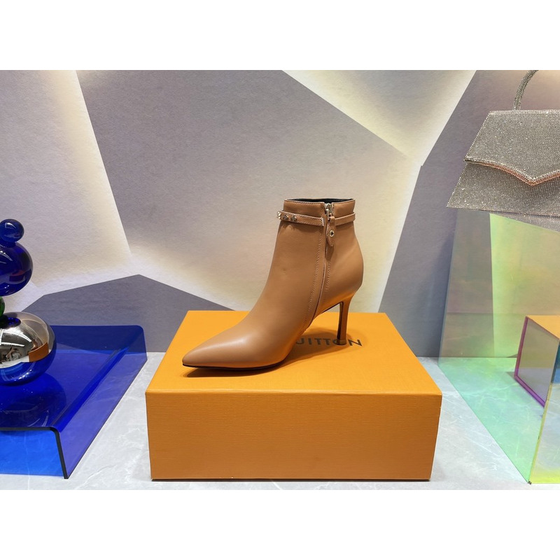 l**is V*t*n signature ankle boot brown