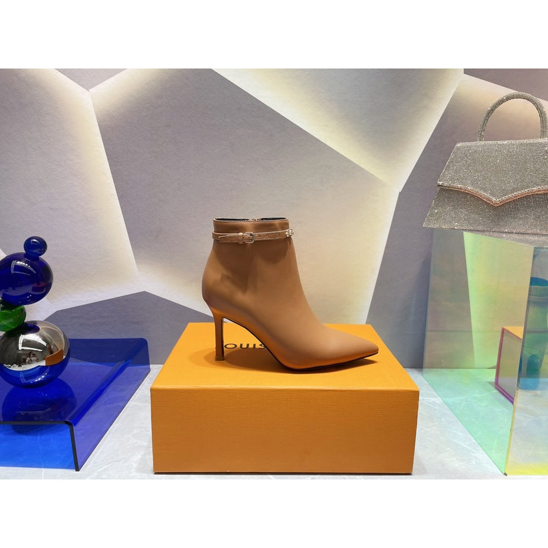 l**is V*t*n signature ankle boot brown