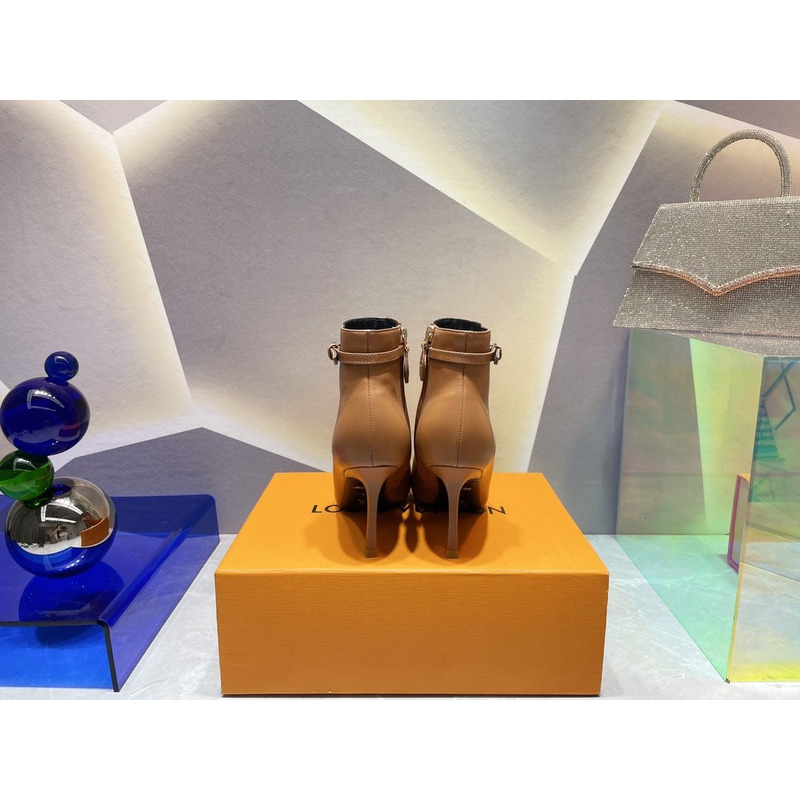 l**is V*t*n signature ankle boot brown