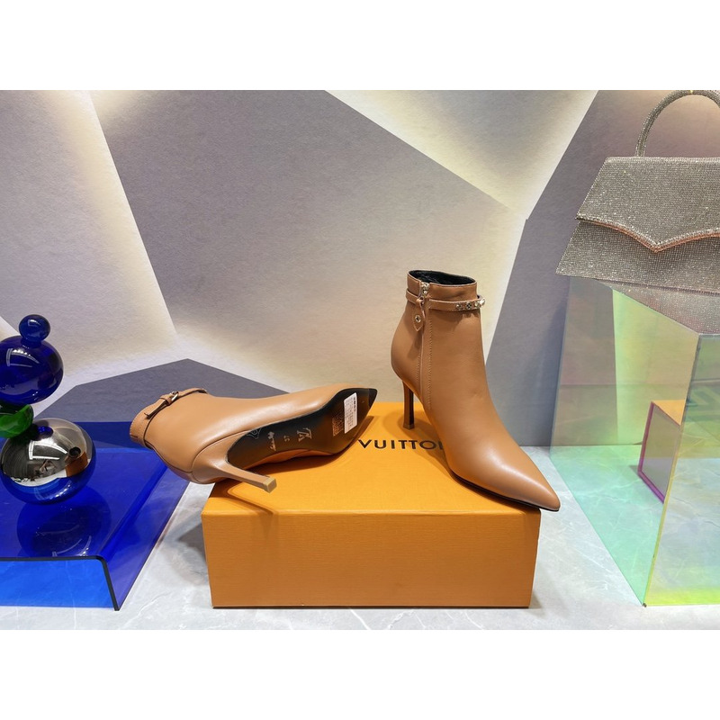 l**is V*t*n signature ankle boot brown