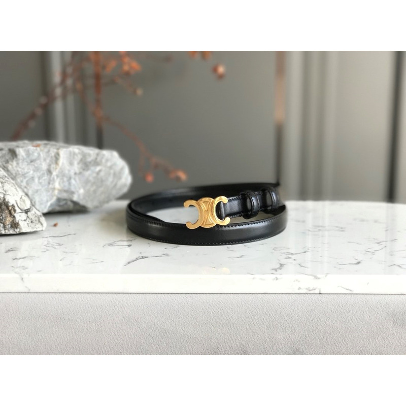 Ce**e small triomphe belt in smooth calfskin black