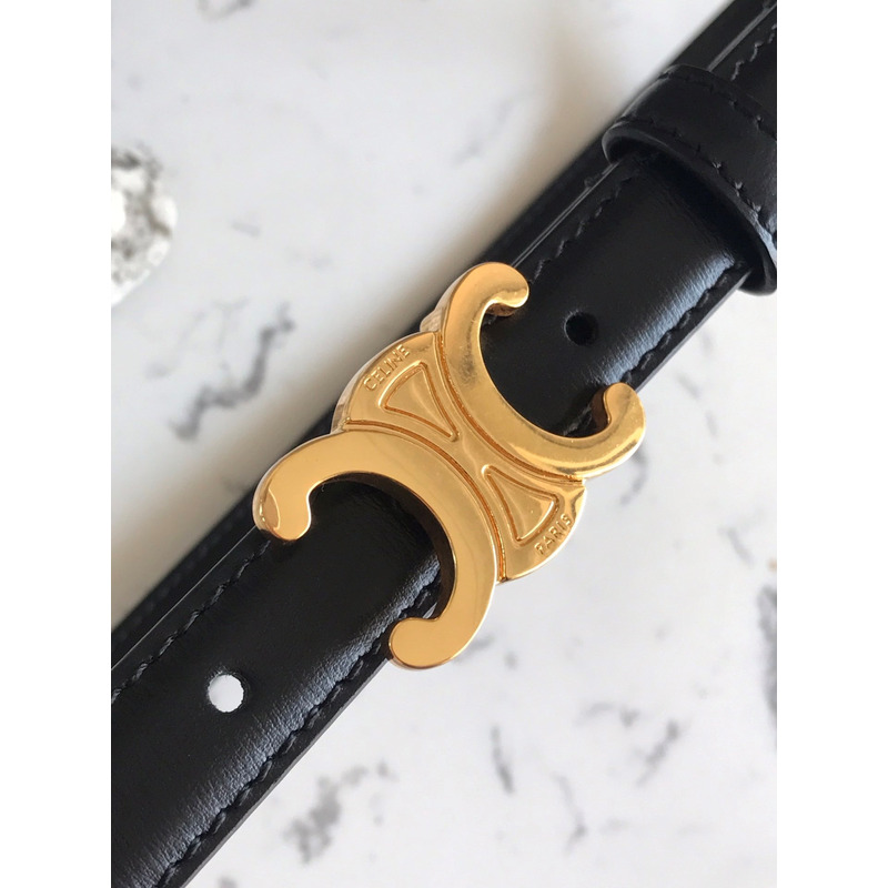 Ce**e small triomphe belt in smooth calfskin black