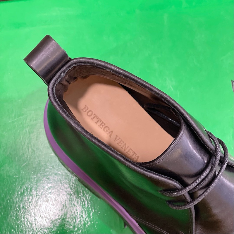 Bo*te*ga ve*ne*ta tire round toe boots black and purple