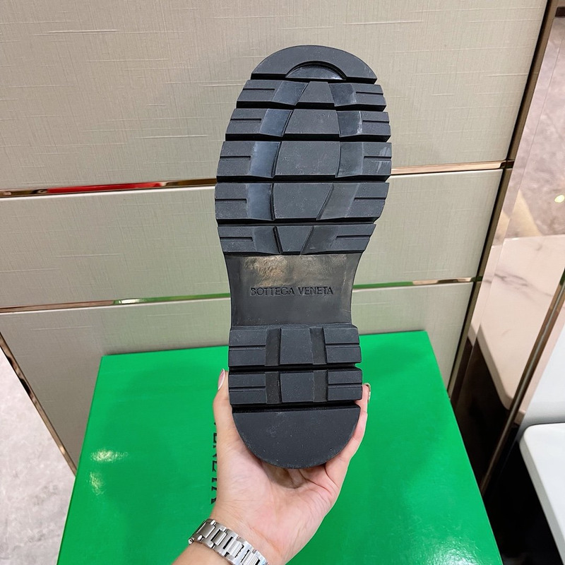 Bo*te*ga ve*ne*ta tire round toe boots black and purple