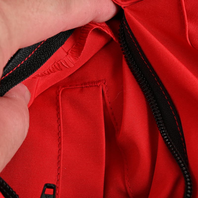 Can*a Go*e expedition parka in red