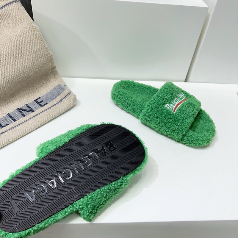 Ba*len*cia*ga logo-embroidered faux shearling slides green