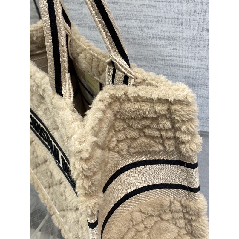 D*or small book tote bag cannage shearling latte