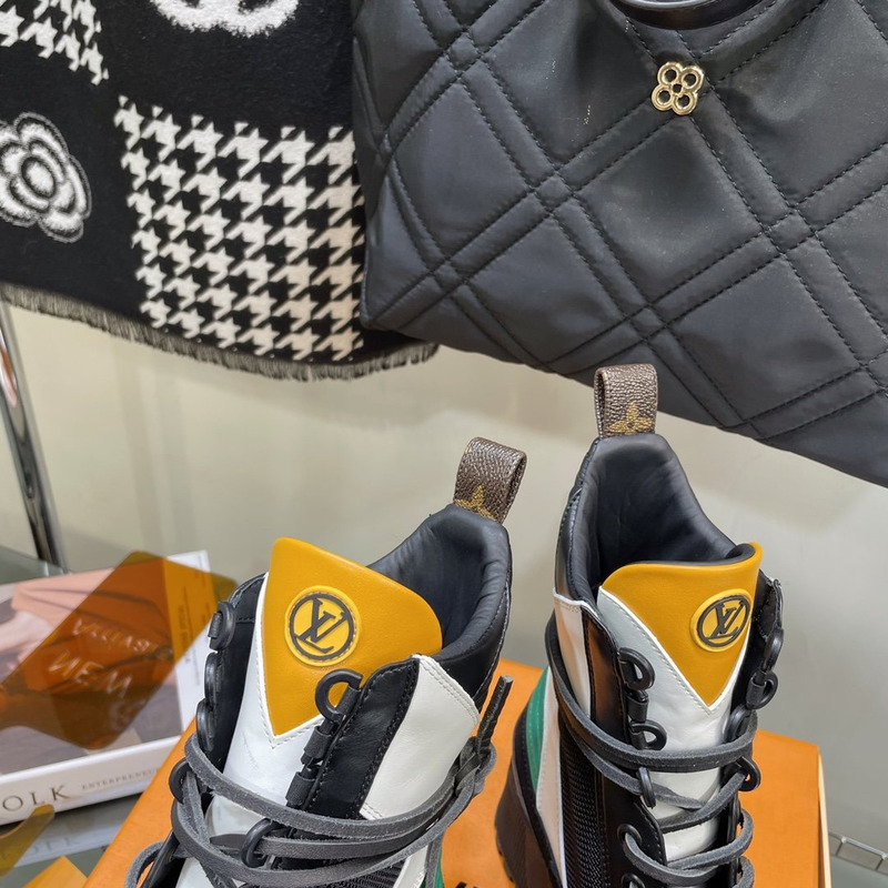 l**is V*t*n laureate platform desert boots