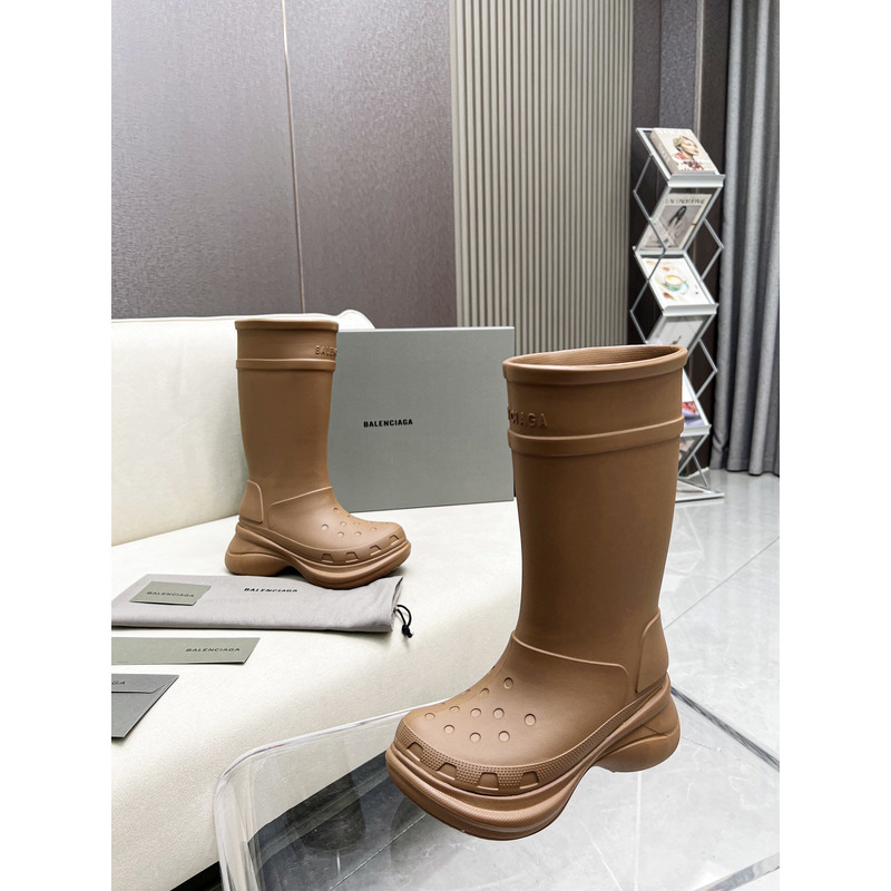 ba*len*cia*ga x Cr*0*s boot beige