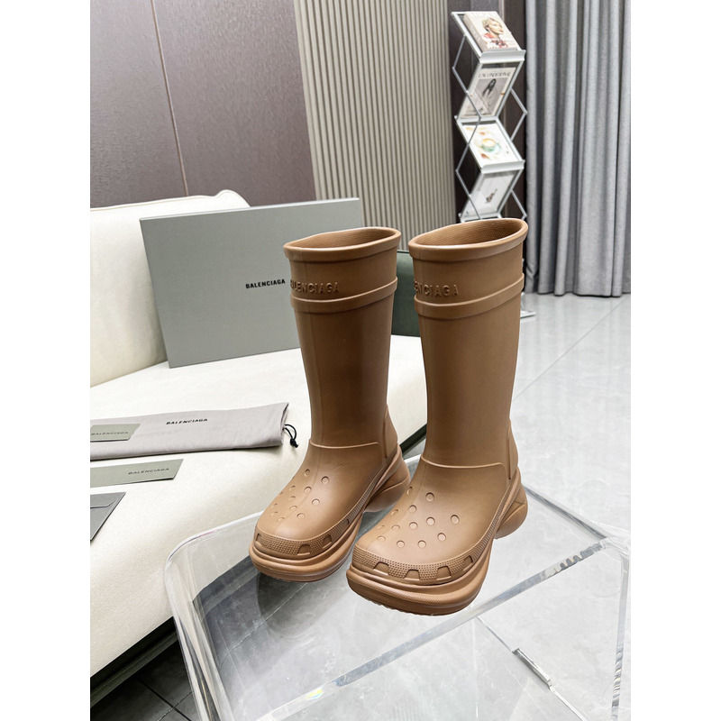 ba*len*cia*ga x Cr*0*s boot beige