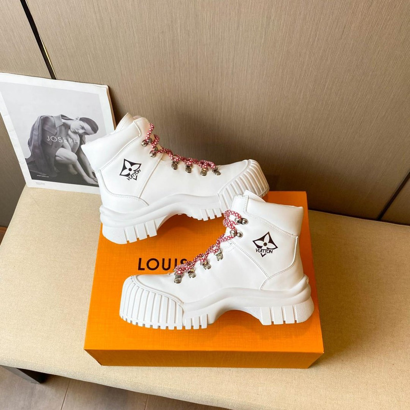 l**is V*t*n ruby flat ranger boots white