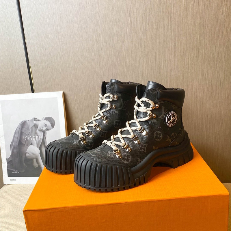 l**is V*t*n ruby monogram boots black