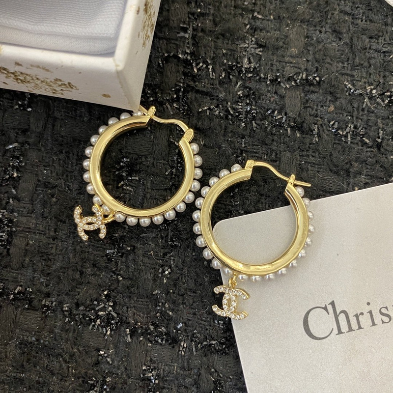 Ch*el pearl stud in rose gold