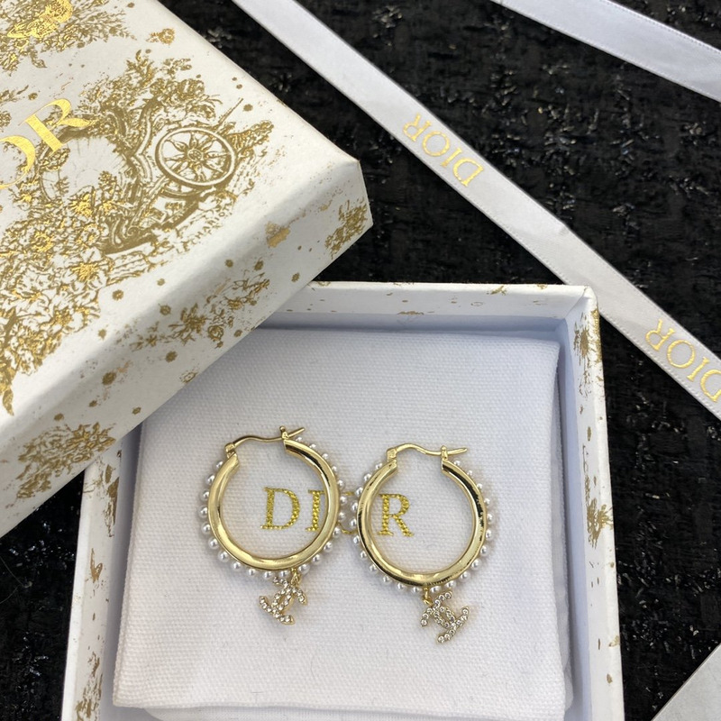 Ch*el pearl stud in rose gold