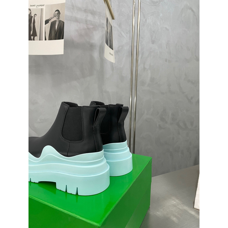Bo*te*ga ve*ne*ta tire ankle chelsea boot in black and pale blue