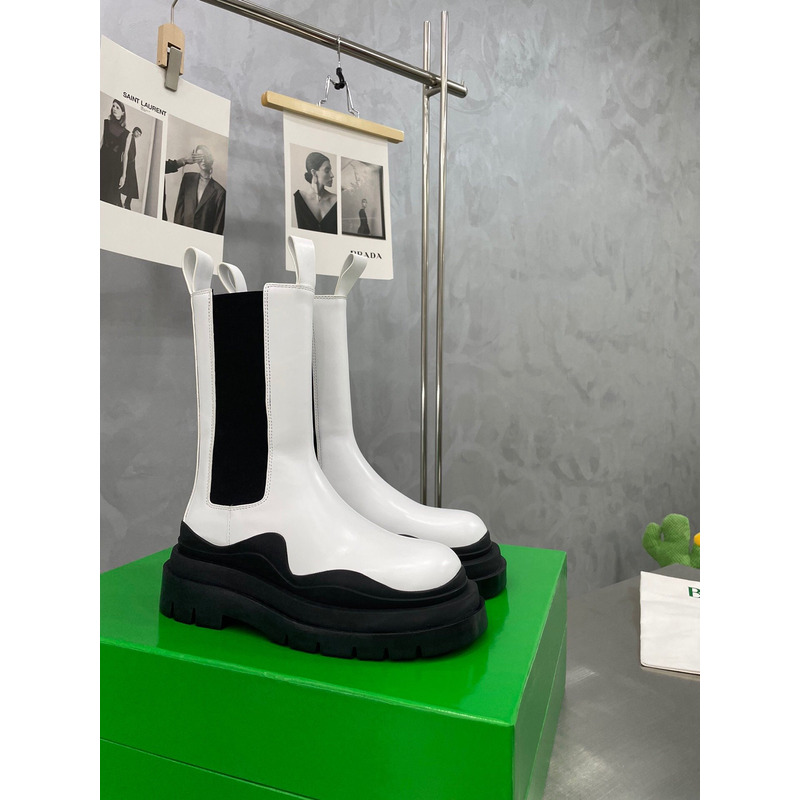 Bo*te*ga ve*ne*ta tire chelsea boot in white and black