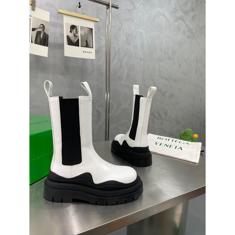 Bo*te*ga ve*ne*ta tire chelsea boot in white and black