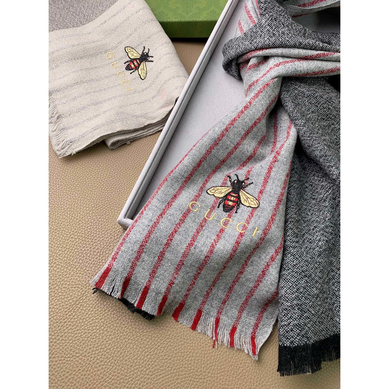 G*u*i wool angora scarf grey& red