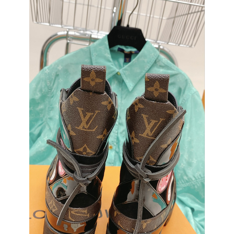 l**is V*t*n world tour platform desert boots black