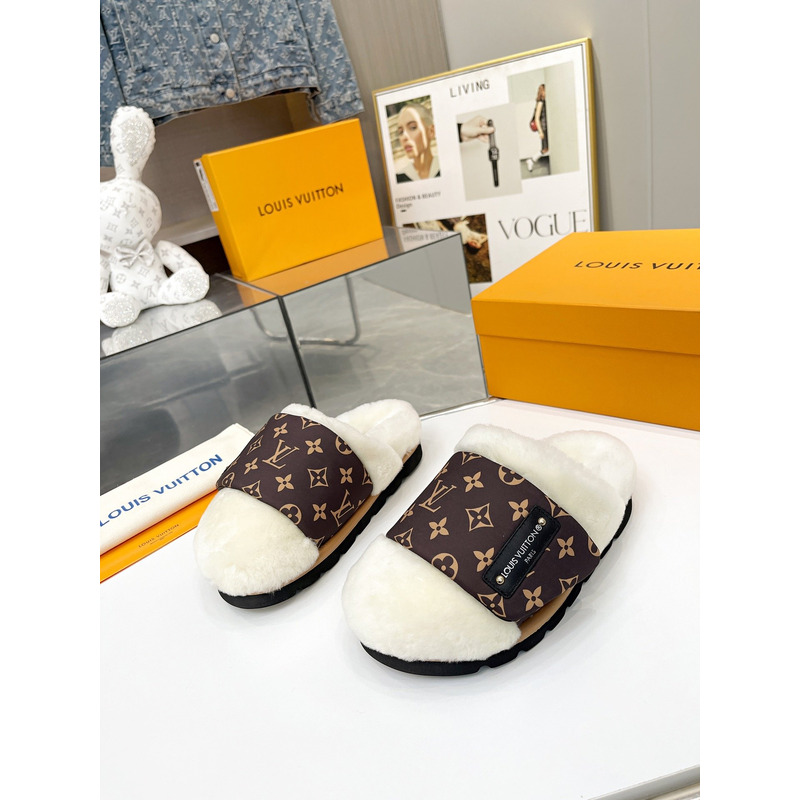 l**is V*t*n slipper pillow white