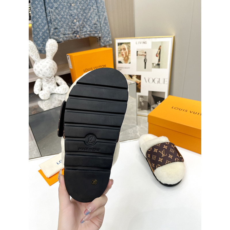 l**is V*t*n slipper pillow white