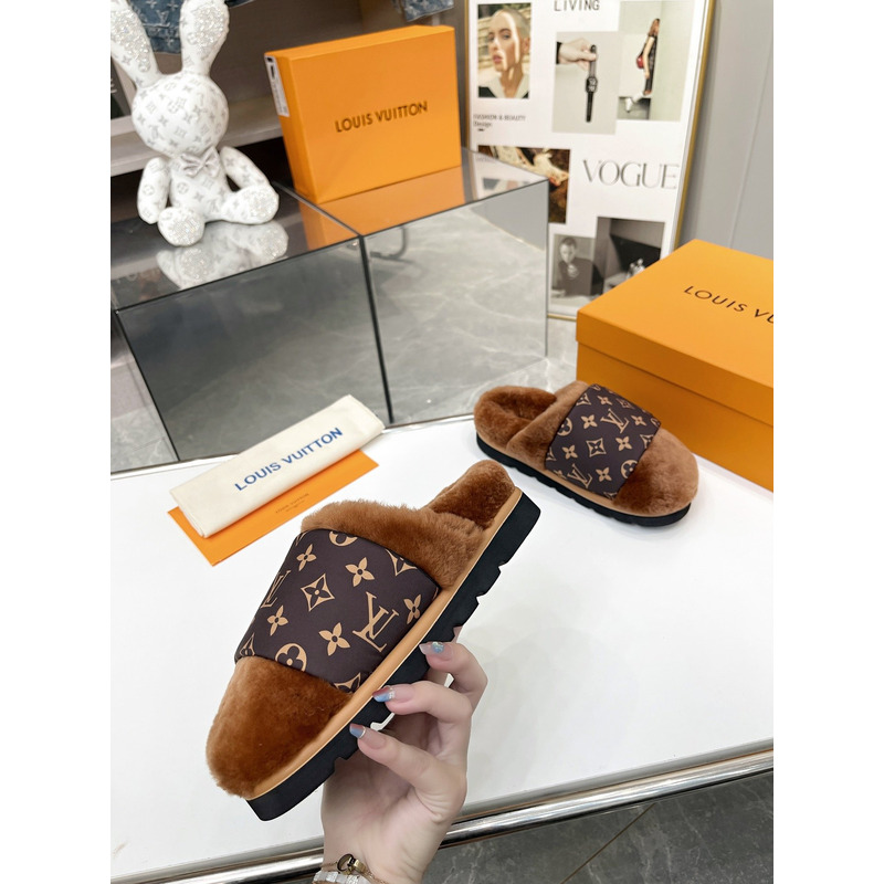 l**is V*t*n slipper pillow brown