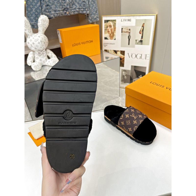 l**is V*t*n slipper pillow black